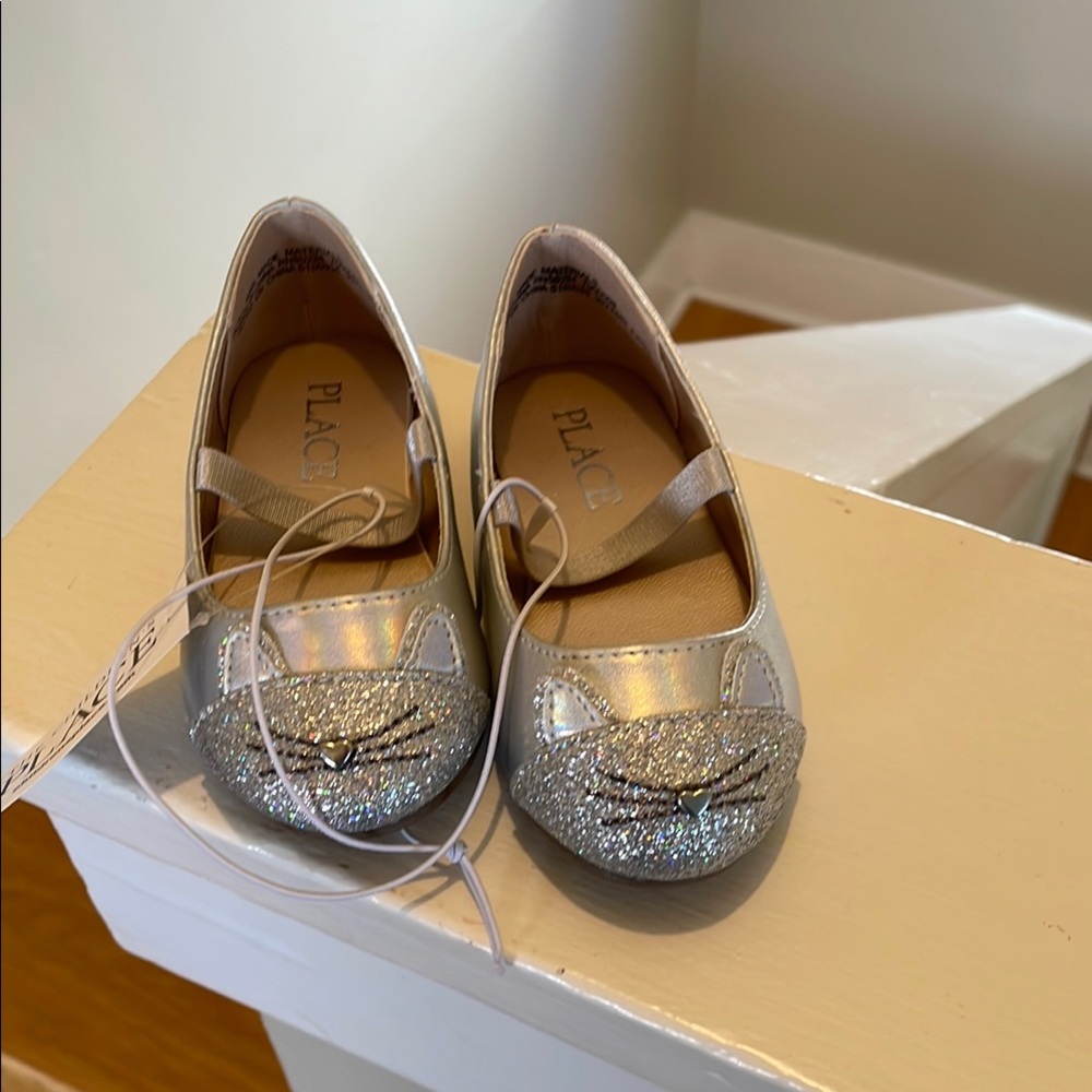 Children’s Place Silver Glitter Cat shoes size 5 toddler